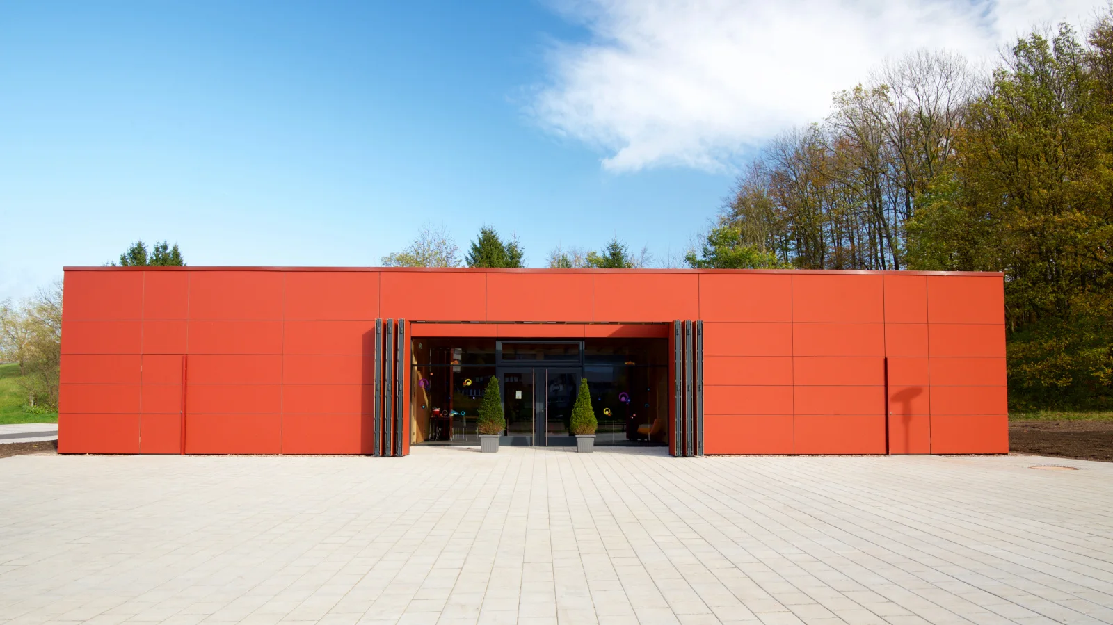 RedCube Seebach Frontansicht