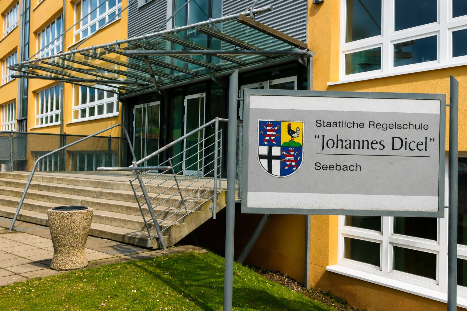 Schulgebäude RS-Seebach