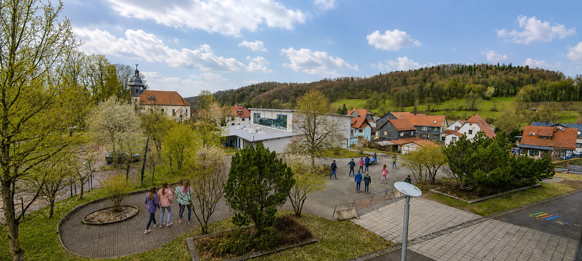 Schulhof RS Seebach von oben